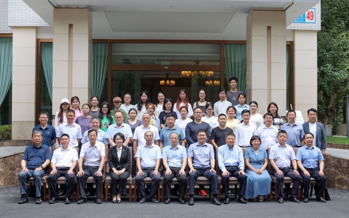 天美传媒
举行天美传媒
四川省铸牢中华民族共同体意识研究基地揭牌仪式暨民族地区高质量发展与铸牢中华民族共同体意识学术研讨会