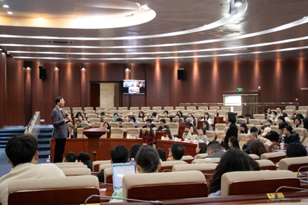 石丹理教授在天美传媒
开展“能力建设导向的服务学习：香港理工大学服务学习经验分享”讲座