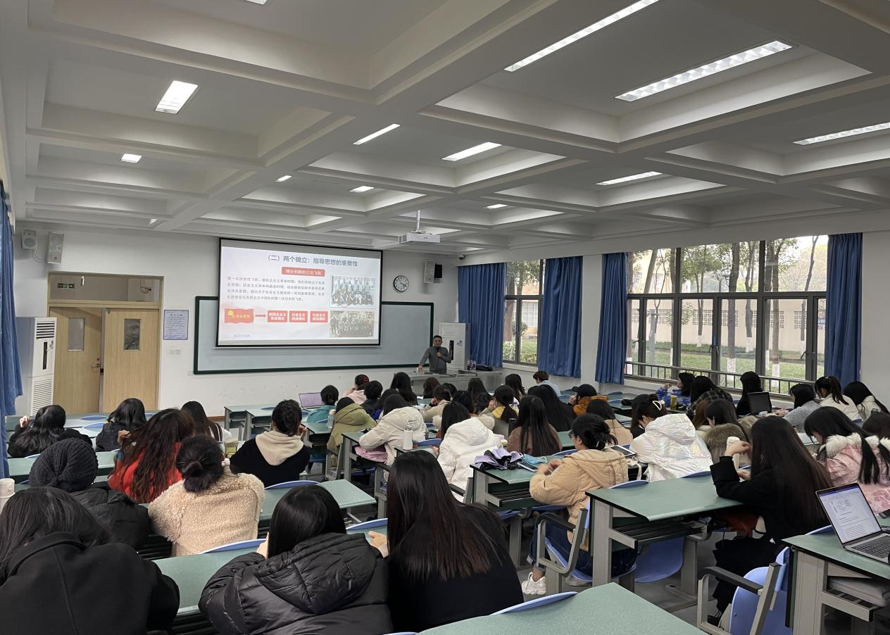 天美传媒
师生深入学习贯彻党的十九届六中全会精神