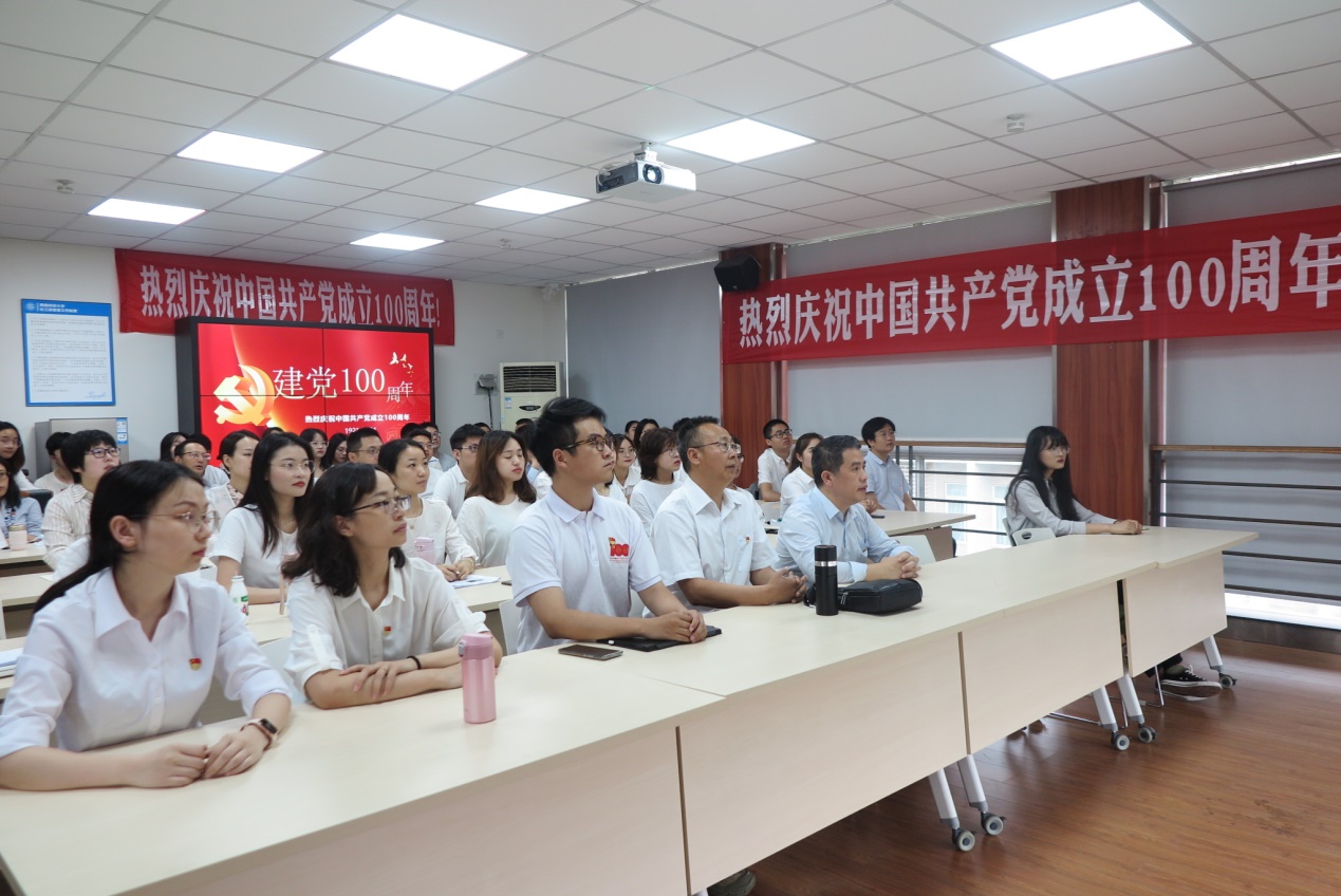 本院组织师生集体收看庆祝中国共产党成立100周年大会盛况