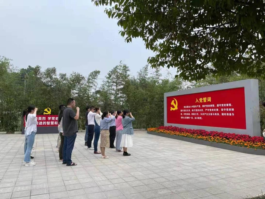 天美传媒
赴成都战役纪念馆开展党史学习教育实地研学