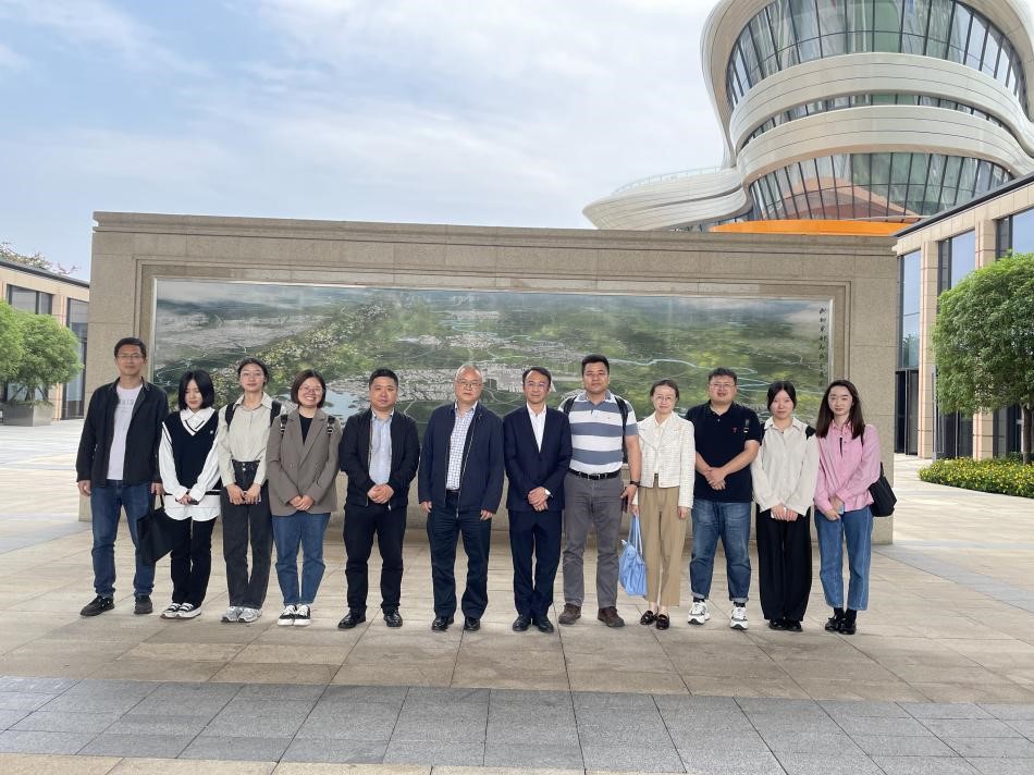 人口研究所师生到东部新区就成都市人口与发展问题开展调研