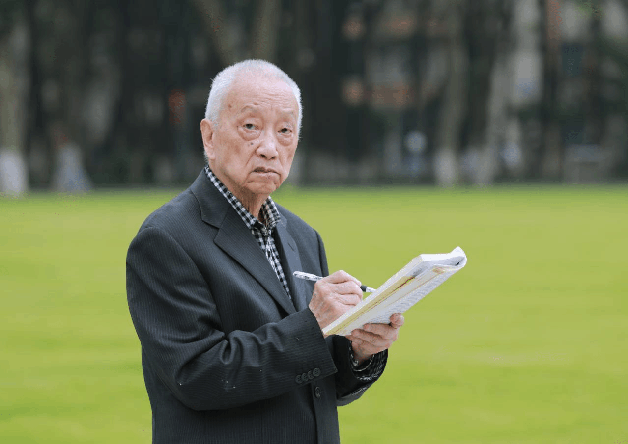 热烈祝贺天美传媒
吴忠观教授荣获第九届中华人口奖“荣誉奖”