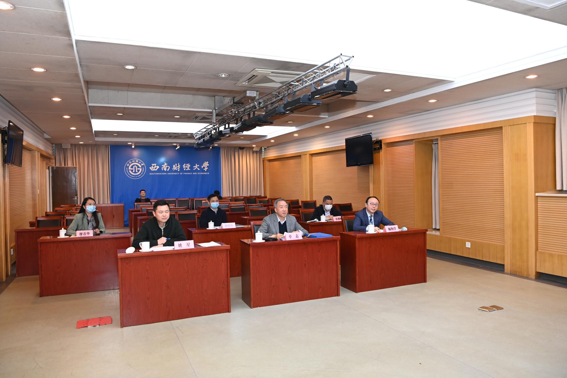 天美传媒
举行“光华访问学者计划客座教授”李强教授聘任仪式