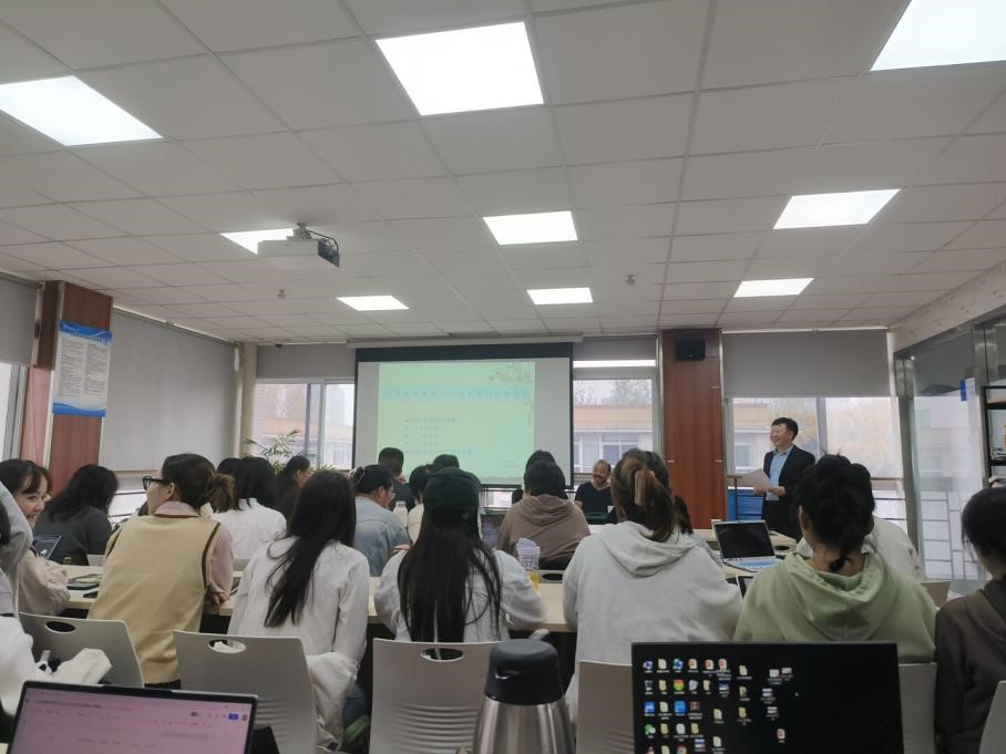 山东大学张士闪教授开展“有温度的田野——以父亲的花墙为例”专题讲座